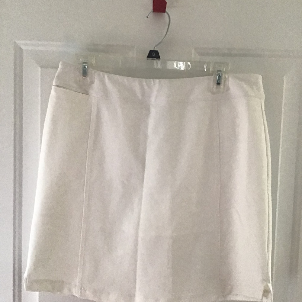 NWT ADIDAS ESSADI SLIM FIT WHITE SKORT.M